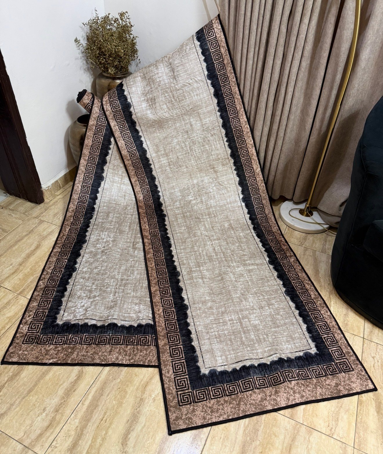 Regal Key Runner